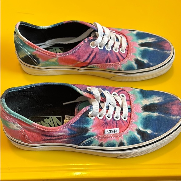 Vans Women's 8.5 Tie-Dye Sneakers barely worn - Picture 2 of 7